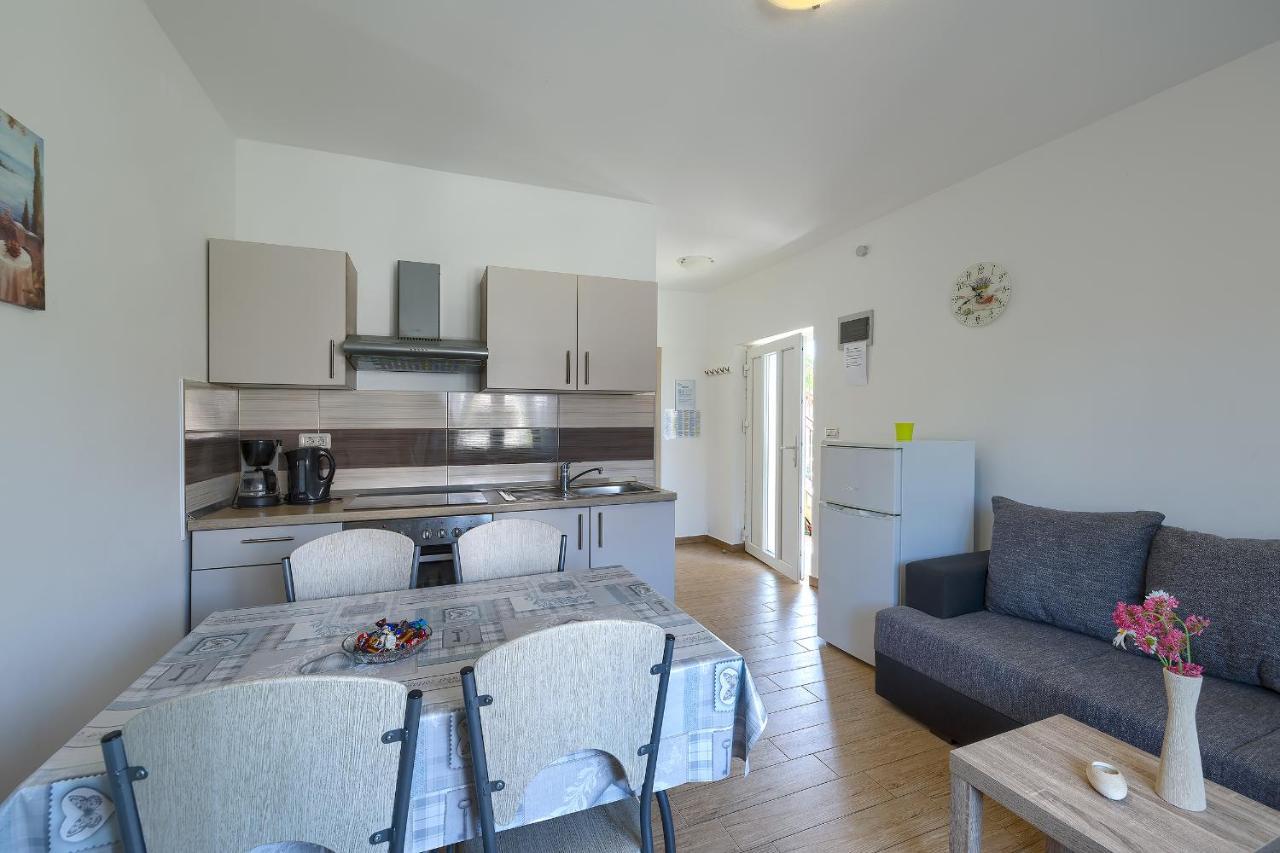 Apartment Mishel 2 *