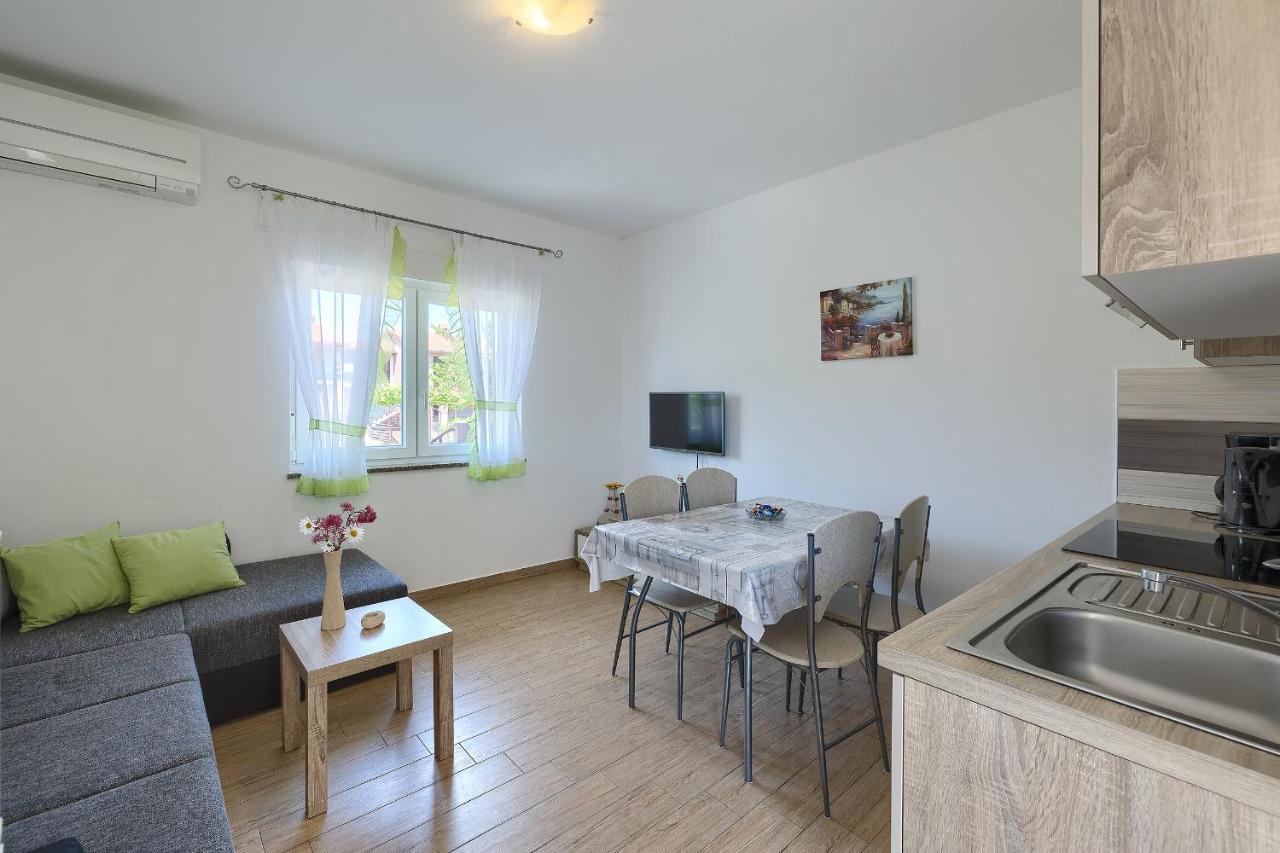 Apartment Mishel 2 *